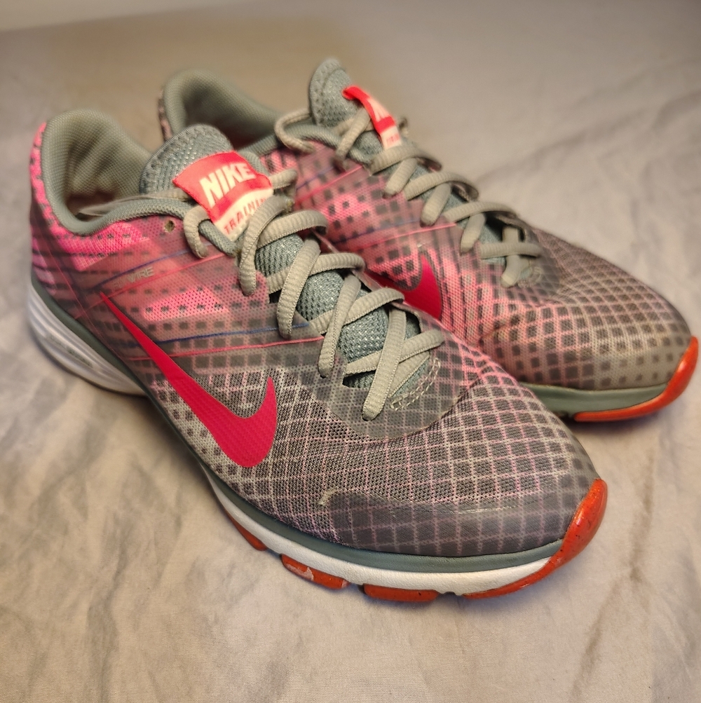Nike Women's Pink and Gray Athletic Shoes